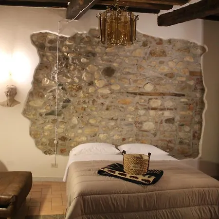 La Porta Sui Monti Di Luna Carrara